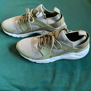 Hurache Nike sneakers